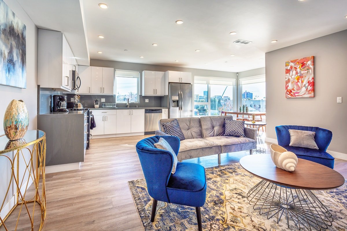 Fantastic 2BR Condo – 99WalkScore gallery image 4