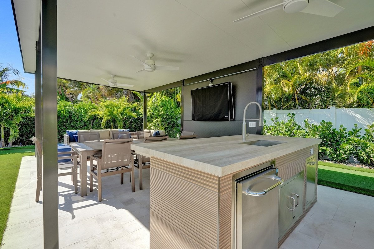 Pool, Hot Tub, Mini Golf & MORE! DFB Bungalows gallery image 5