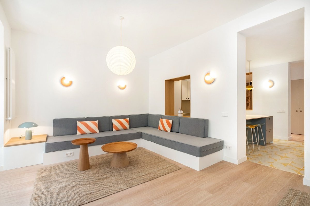 Chueca Fuencarral 12 pax – 5 Bdrms 5 Baths gallery image 3