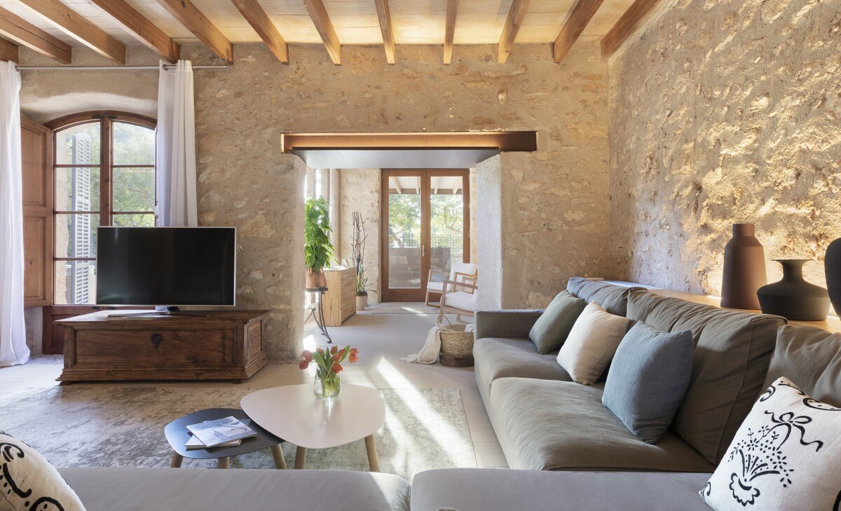 Cas Padrins, swimming pool, barbecue, design and c gallery image 3