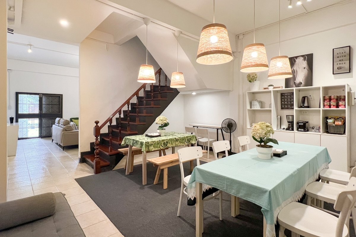 Neveu:The Boutique, 5 bedrooms Apt@MRT Sutthisan gallery image 4