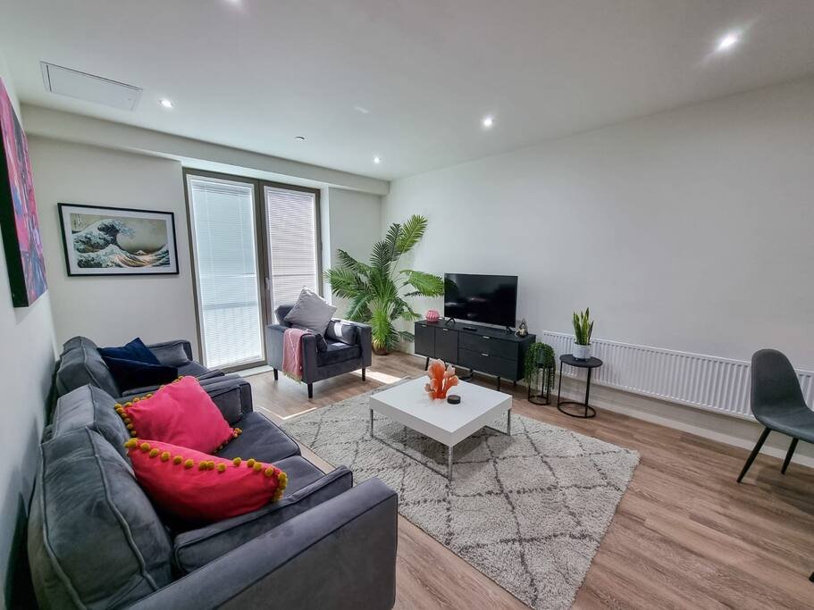 Free Parking Townhouse by City SuperHost gallery image 4