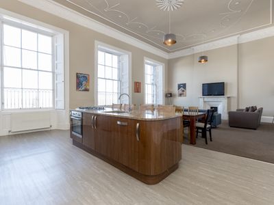 York Place City Centre 3 bedroom Apartment