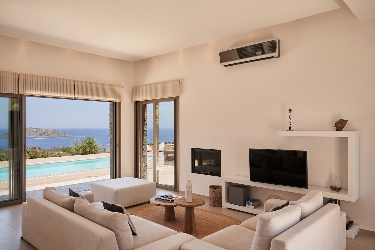 Amazing Sea Views at Villa White Pearl gallery image 4