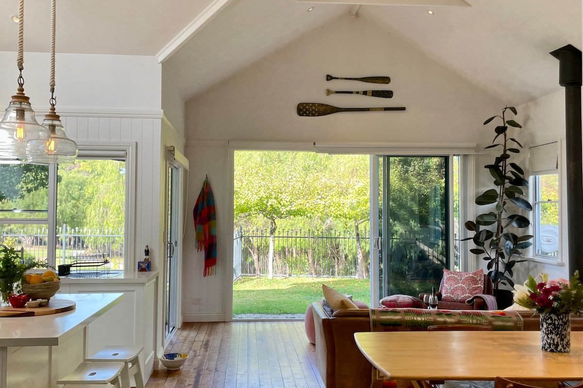 Paradise on the Park- a peaceful, green retreat. gallery image 5