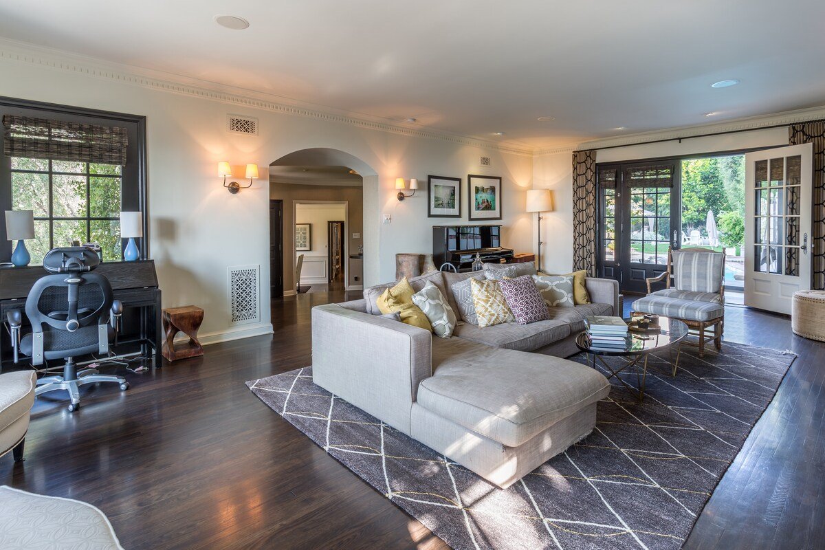 Hollywood Hills La Presa Estate gallery image 5