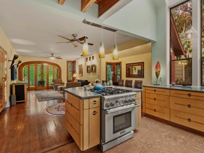 Fun House, Fantastic Location, Jacuzzi, Vid Games