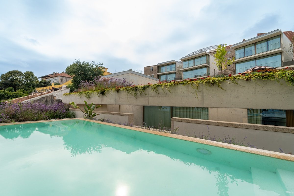 The Aquamarine – Luxury Duplex – Pool + City View gallery image 3