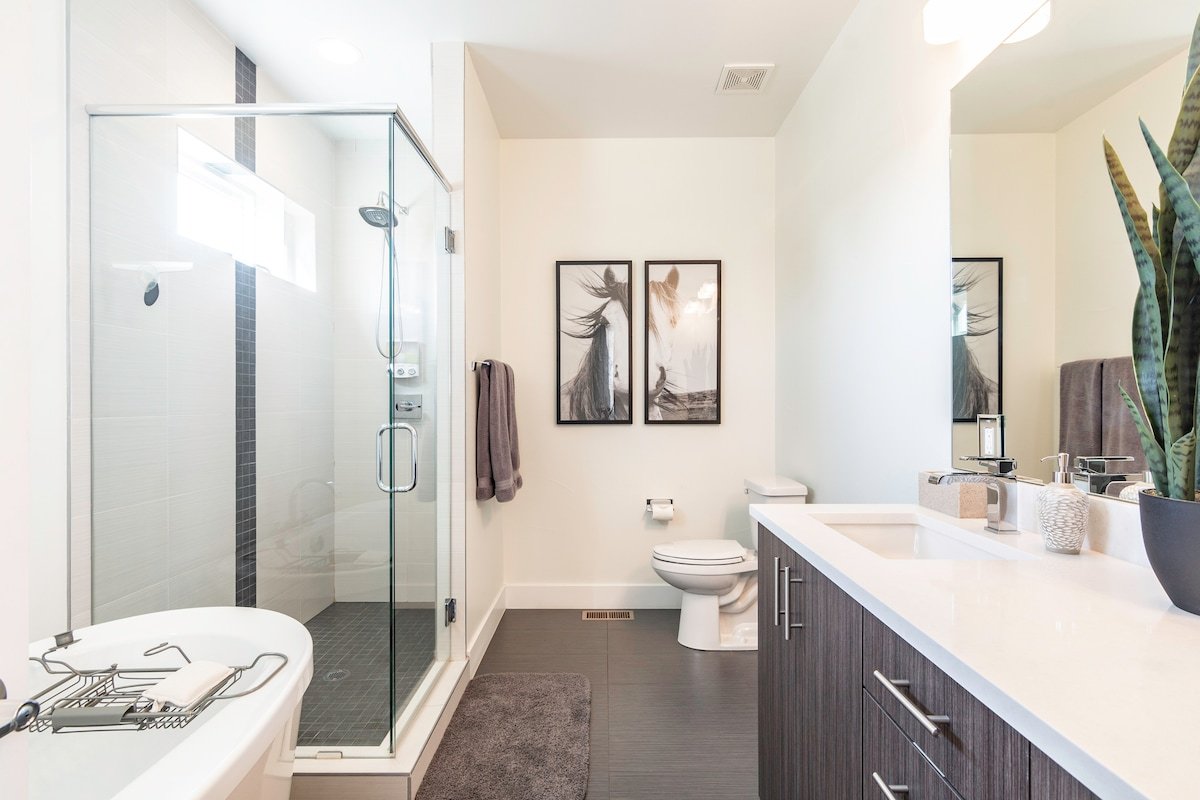 *Downtown Walk Score of 95! *Private ROOF Hot Tub! gallery image 5