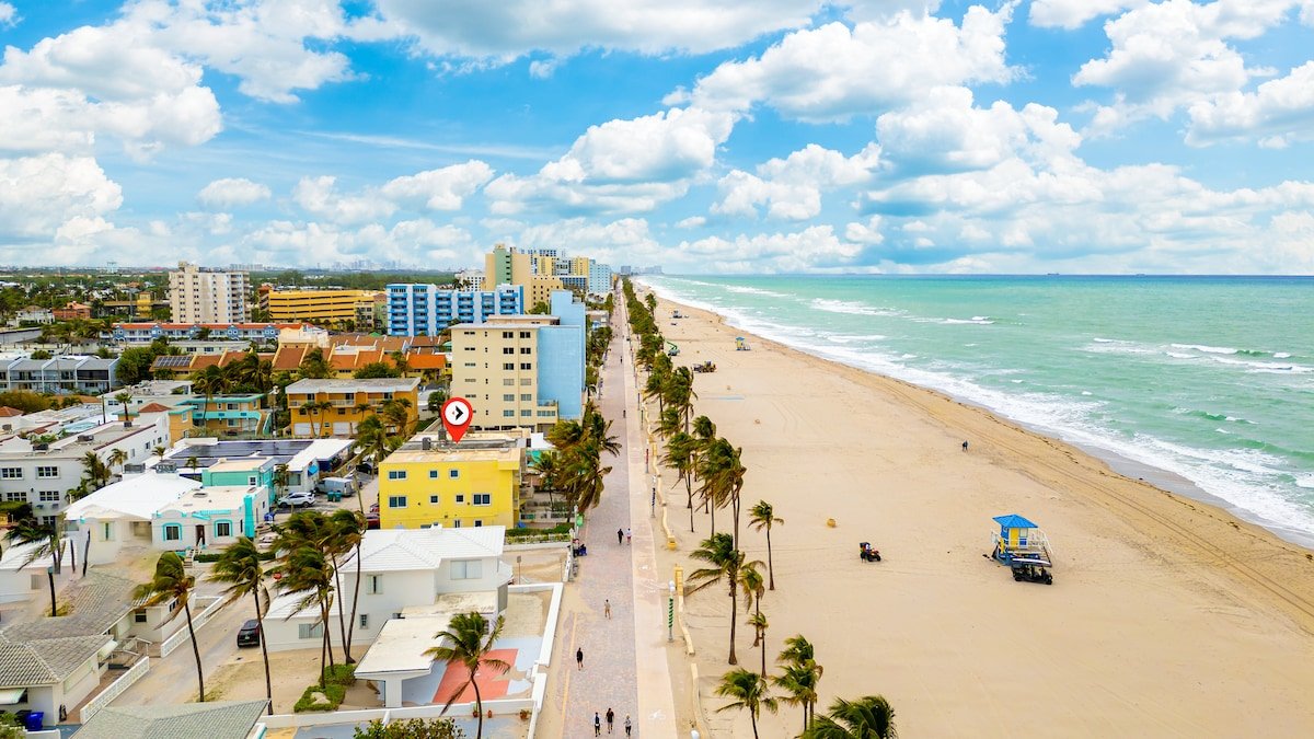 Beachfront 4 bdm home on Hollywood Boardwalk gallery image 3