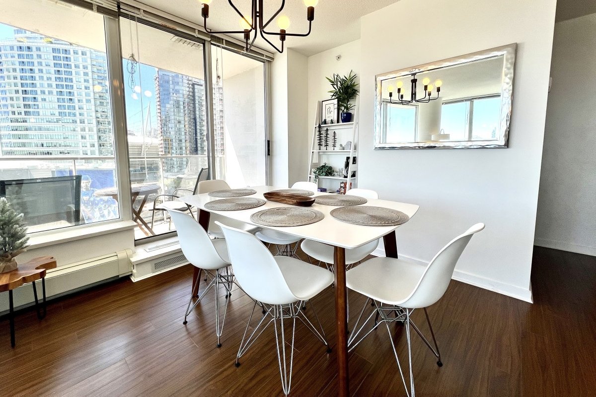 King Bed|Stunning Water Views|POOL|Hot Tub|GYM gallery image 5