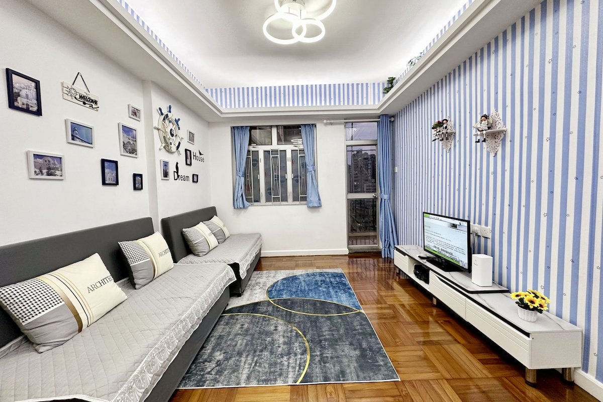 Queen beds, 4Rms beside MTR grand 14ppls 2 bathrm gallery image 5