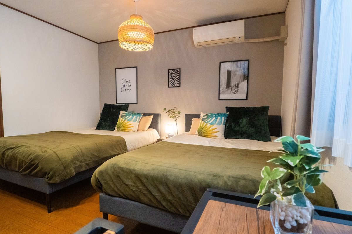 池袋｜12人｜100㎡貸切戸建｜トイレ2｜3寝室｜和室丨コンビニ・スーパー3分丨子供歓迎｜IKH gallery image 2