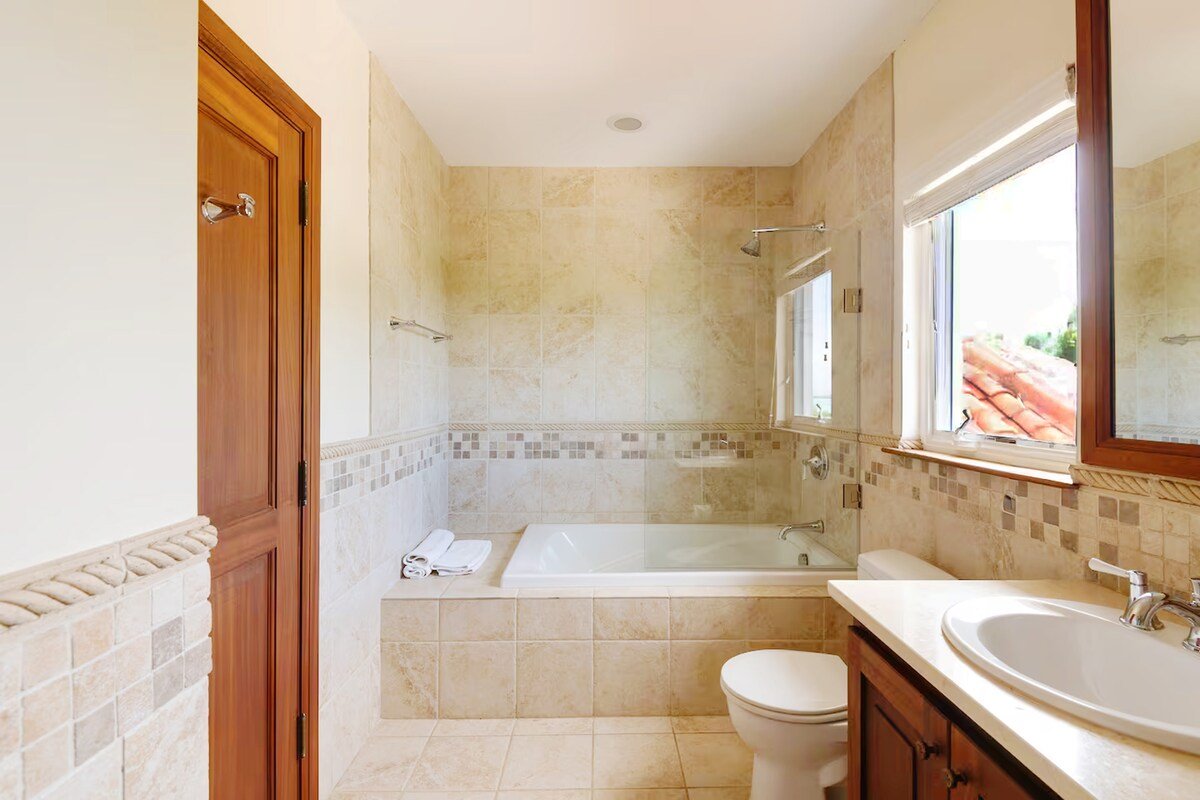 Villa Valentina: Ocean Access, Pool, Kayaks & More gallery image 2