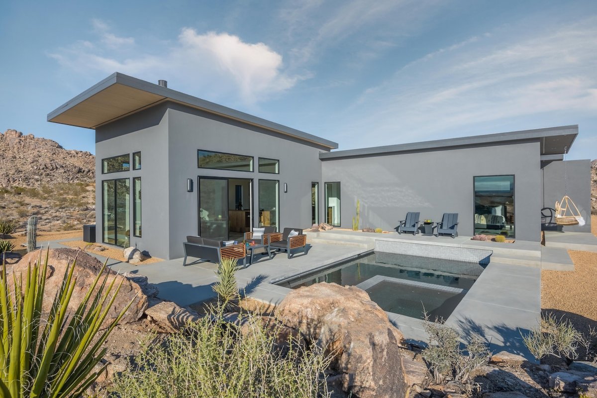 Luxury Pool Villa · 5 Min to JT Park · Skyfall gallery image 3