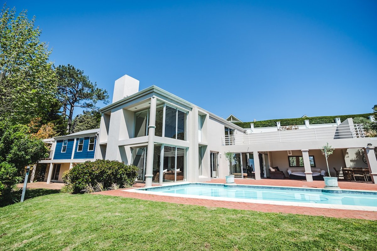 Tranquil Mountain View Bishopscourt gallery image 2