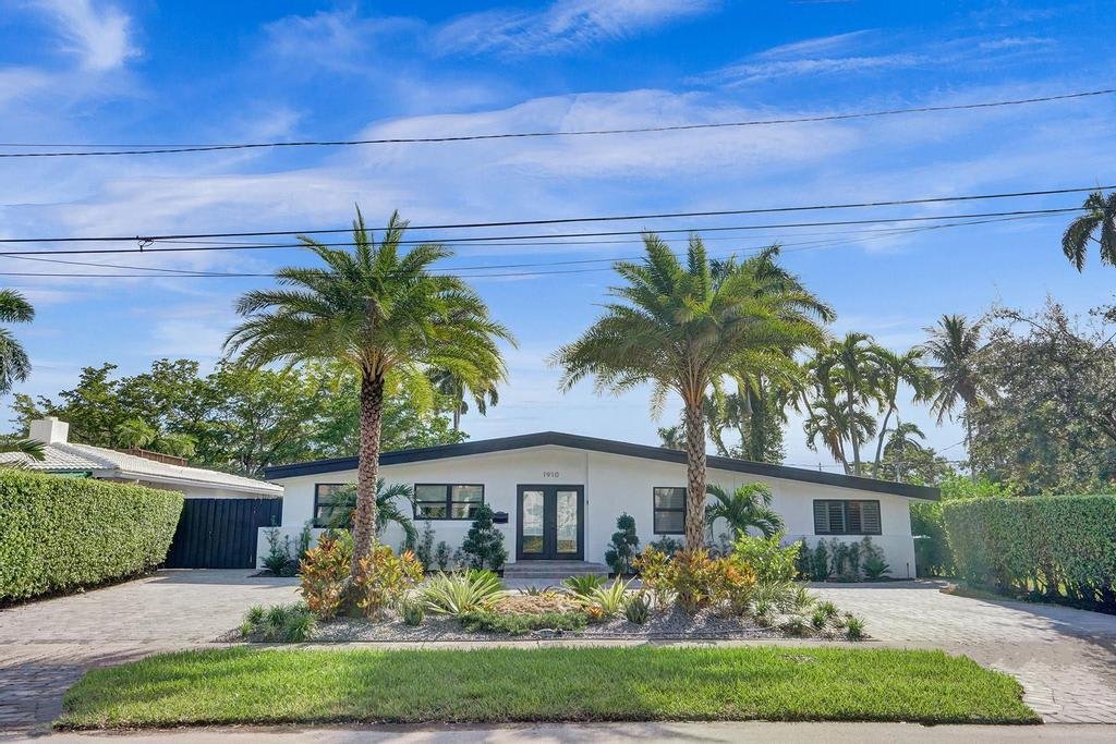 New ! Pool house 3-bedroom home Victoria Park gallery image 4