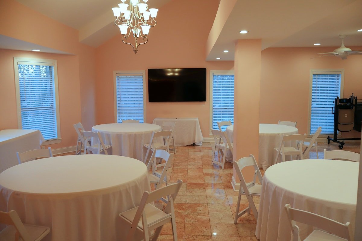THE BIG HOUSE~w/ 620 sq ft EVENT SPACE! gallery image 3