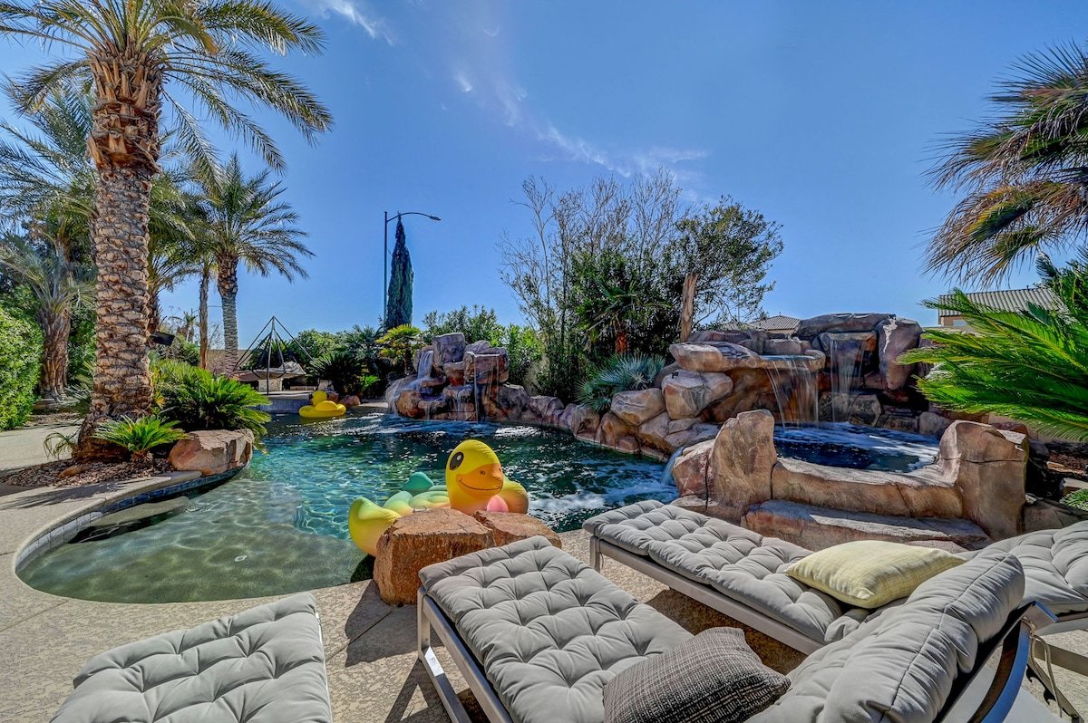 Insta-worthy Vegas Mansion – 12 Mins from Strip gallery image 2