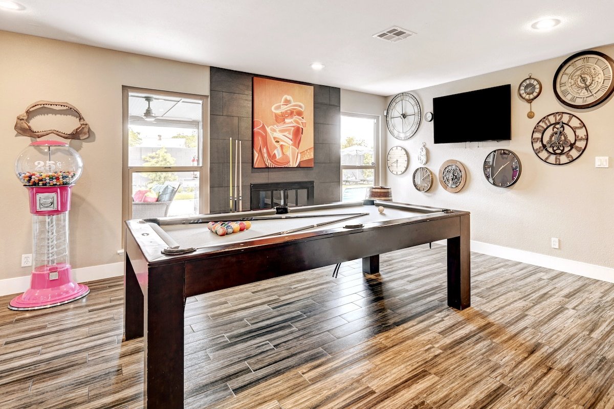 Close to Strip | Heated Pool | Game Room | Golf gallery image 2