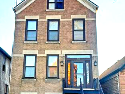 Chicago’s Bridgeport Huge 4 Story w/Garage Parking