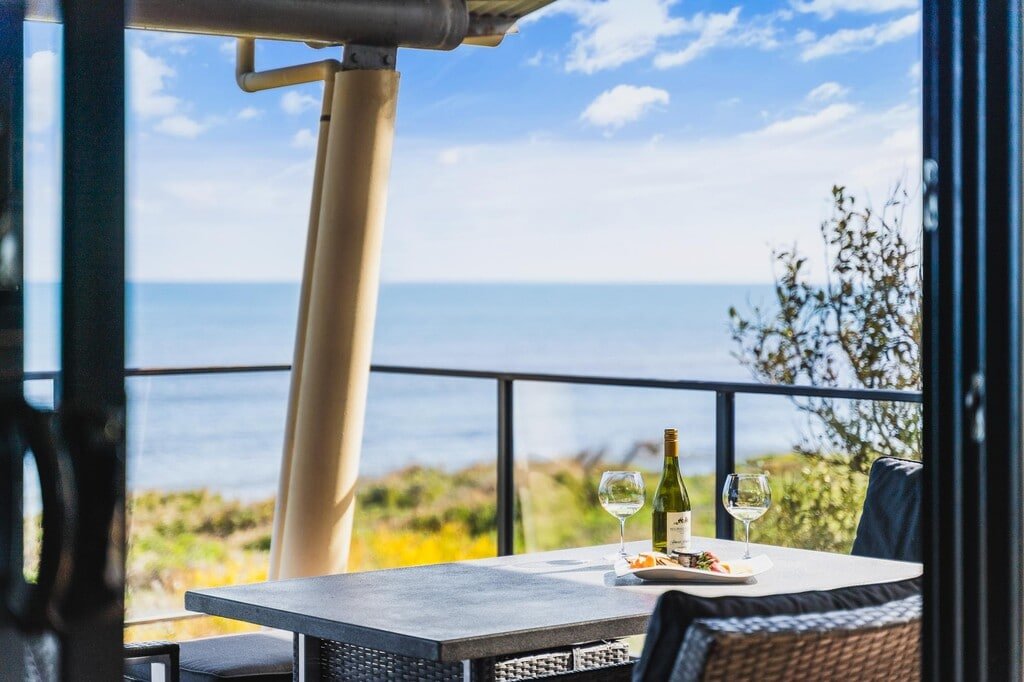 Beachfront house with panoramic ocean views gallery image 2