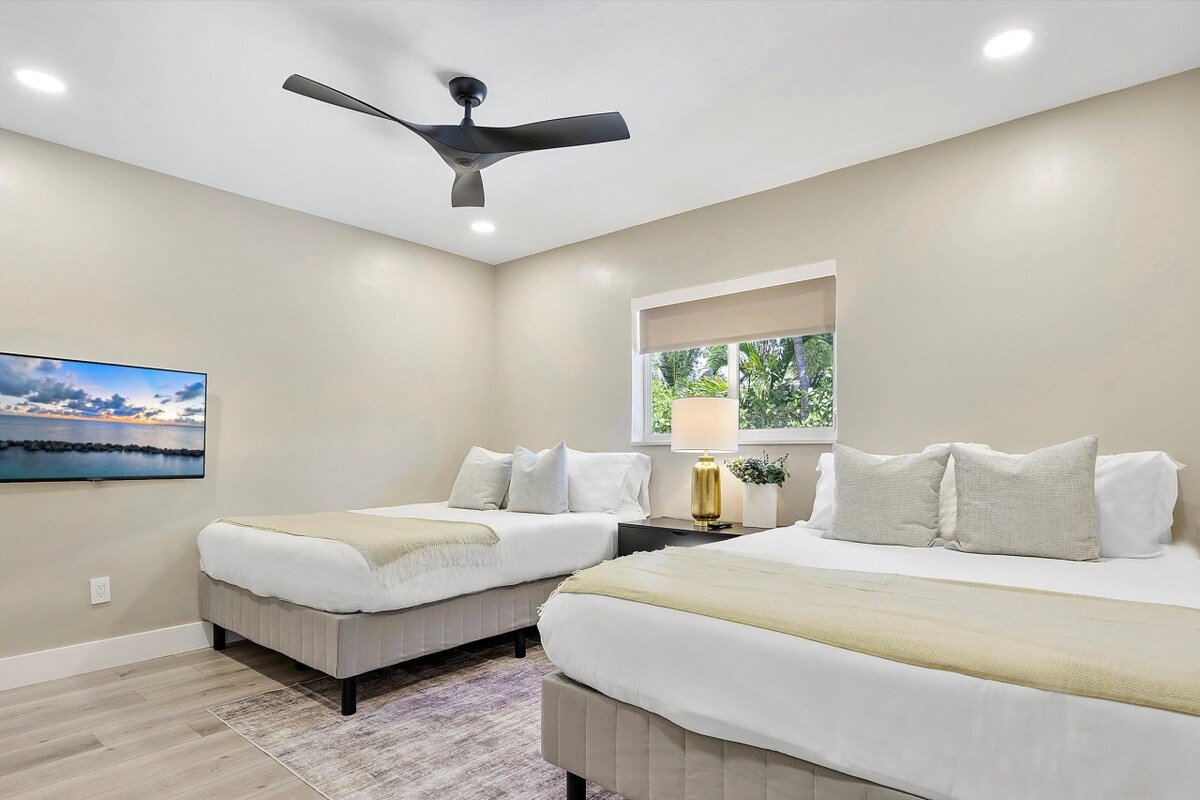 Amazing private retreat w/lake+htd pool+firetable gallery image 5