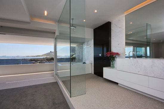 Photo 4 of Victoria Rd Luxury Apartment 202 accommodation in Camps Bay, Cape Town with 3 bedrooms and 3 bathrooms