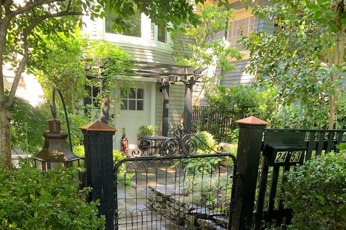 Large Renovated Character Home with 3 Beds/2 Bath gallery image 5