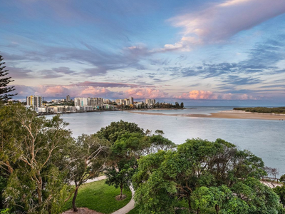 Huge Waterfront Apartment at Golden Beach