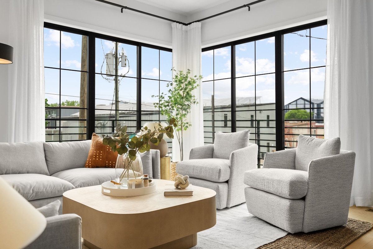 Lux & Bright! Rooftop Deck! 1.5 Miles to Broadway! gallery image 3