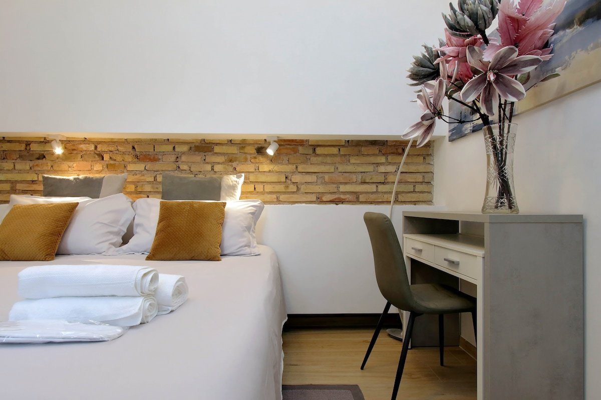 Aventino contemporary apartment gallery image 5