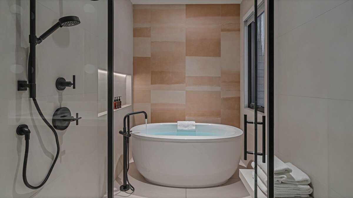 New Home, Modern Luxury | Blue Valley Chalet gallery image 4