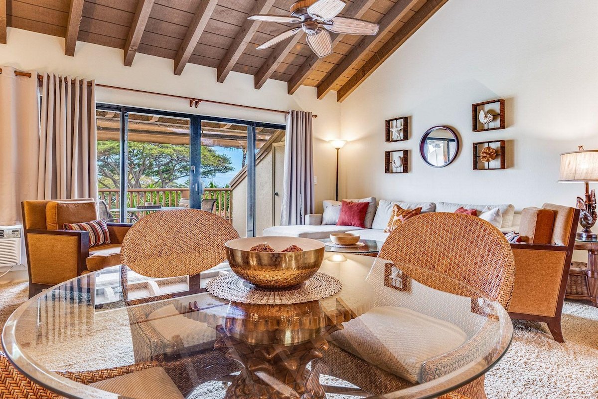 Top Floor Spacious Ocean View Condo! Minutes to Be gallery image 3