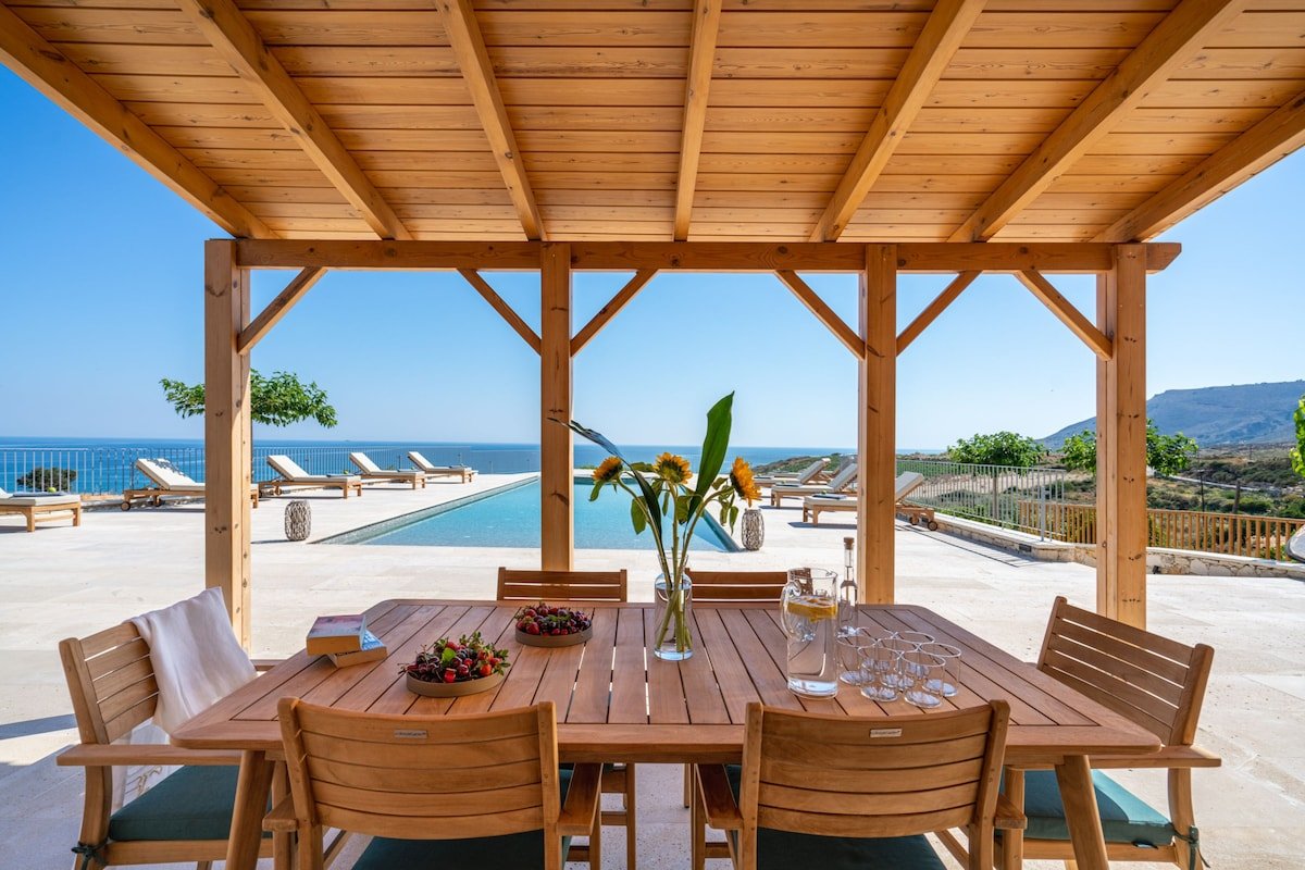 Solitude, Chromatic Sunsets and Superior Sea Views gallery image 4