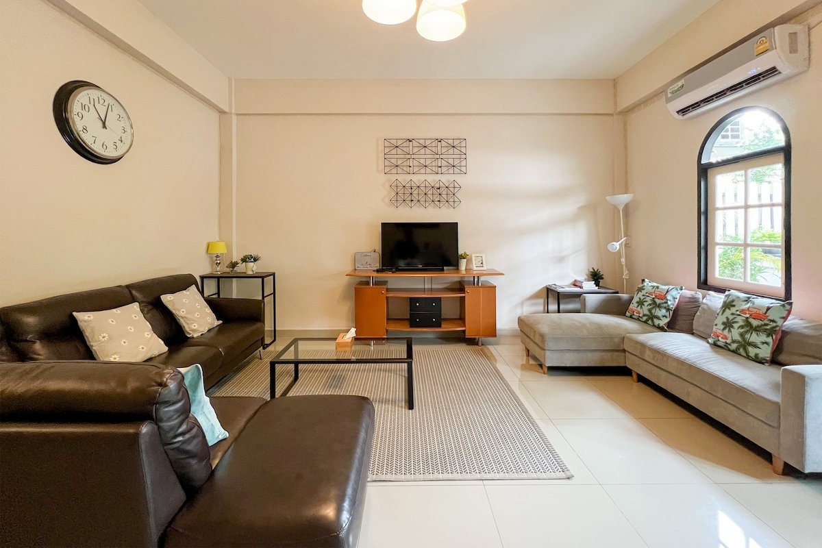 Neveu:The Club, 5 bedrooms Apt@MRT Sutthisan gallery image 3