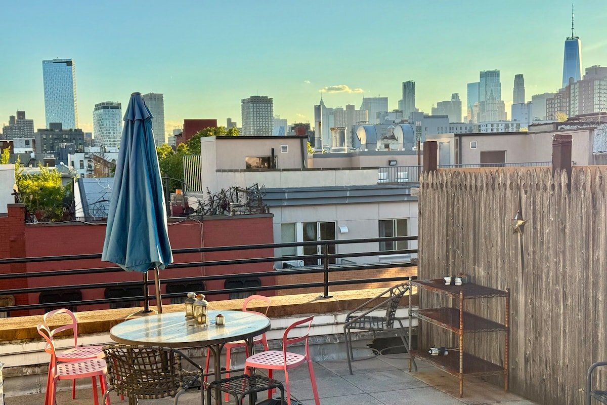 Artistic Penthouse with Deck + Piano gallery image 2