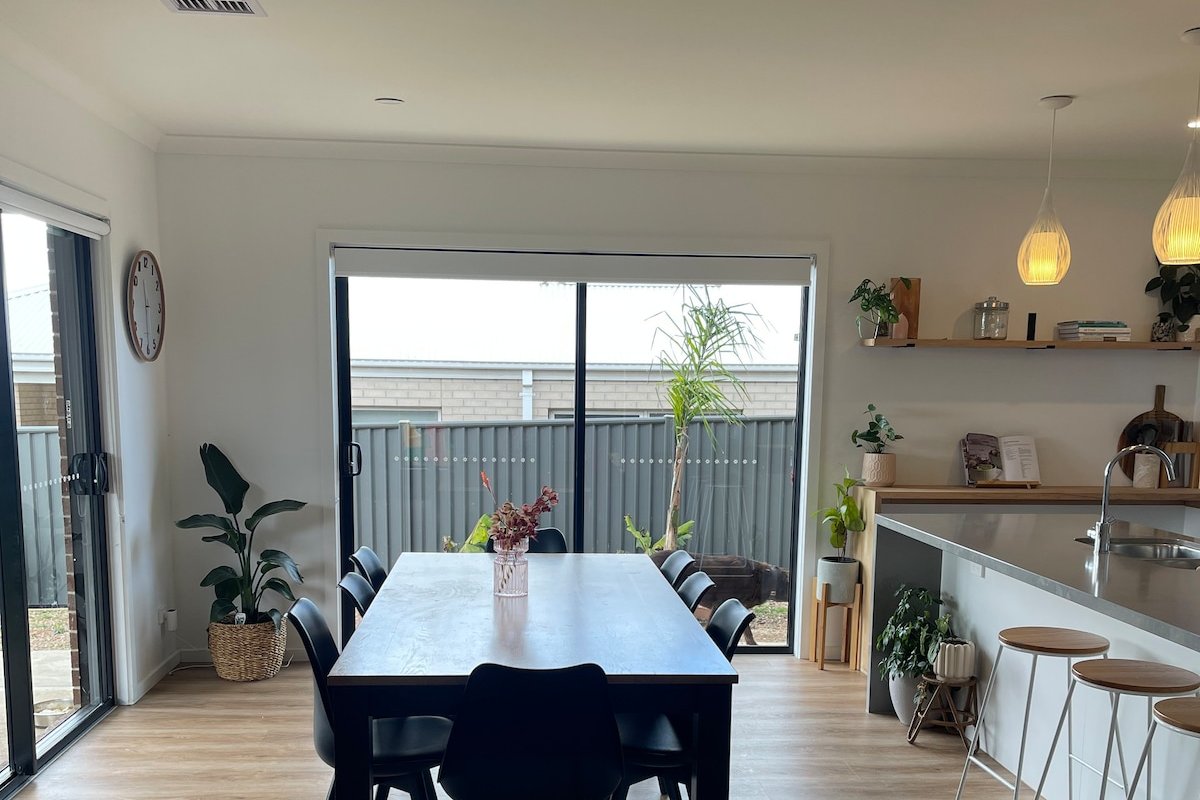 Costal Family Home gallery image 4