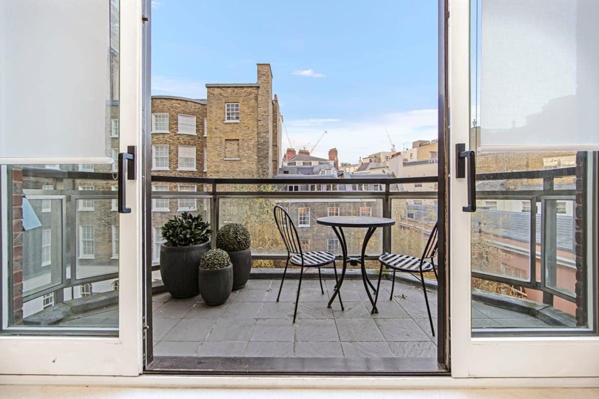Mayfair Apartment with Balcony- 2 Bed & 2 Bath gallery image 3