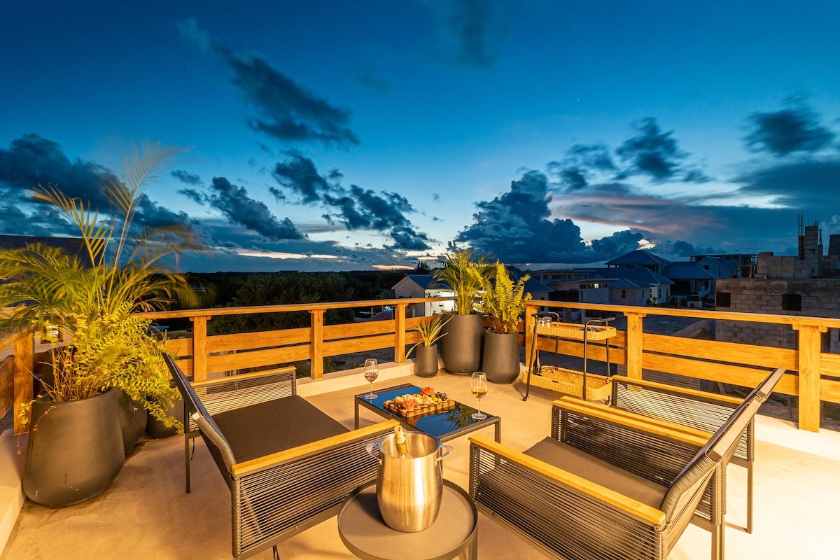 Casa Brisa & The Pool Club @ Mahogany Bay! gallery image 4