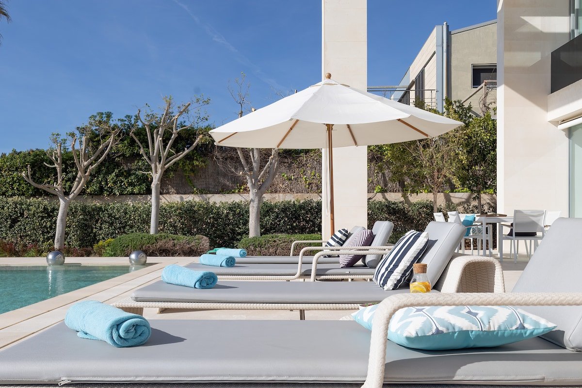 Luxury New Villa with Stunning Sea Views gallery image 4