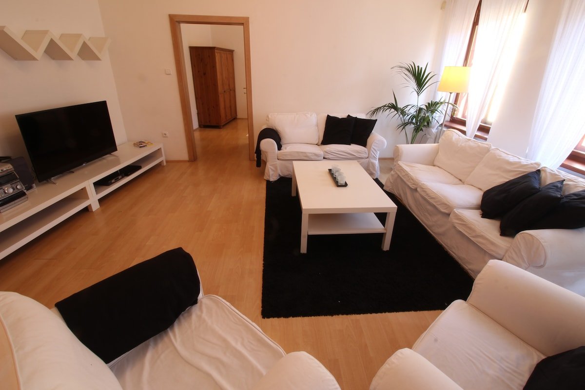 3 bedrooms apartment in Prague center gallery image 5