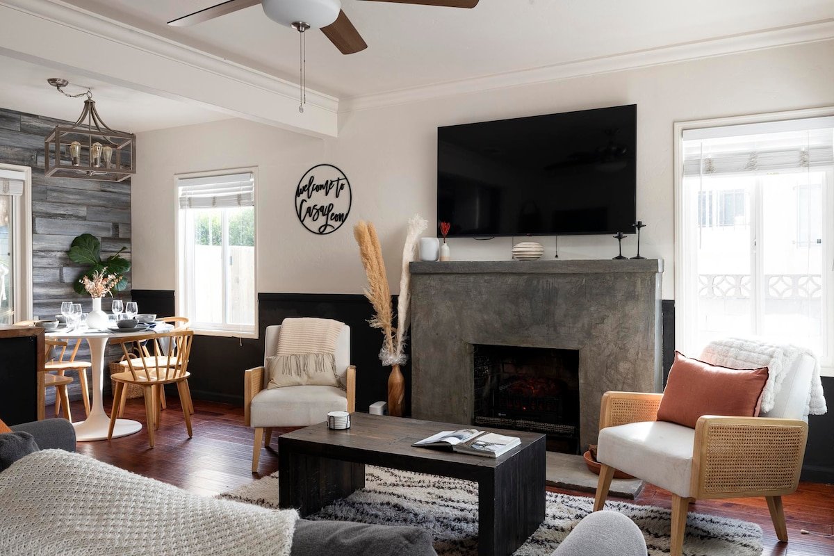 SoCal Living w/ Pool, hot tub and movie theater gallery image 3