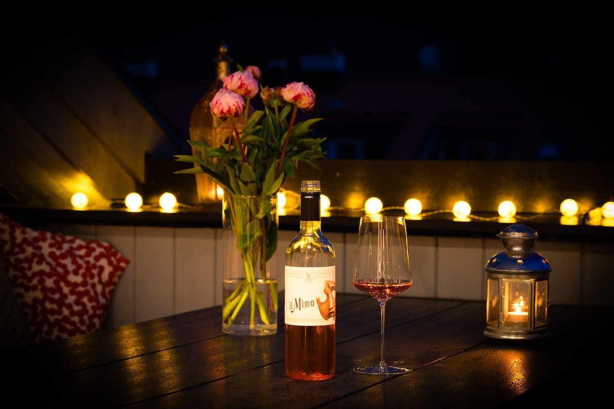 Central 4BR Loft w/ Peaceful Terrace & Huge Garden gallery image 5