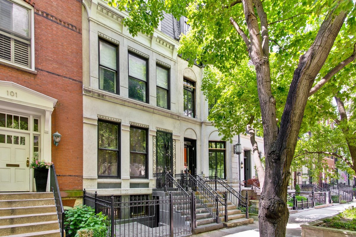 Historic luxury townhouse on Chicago’s Gold Coast gallery image 2
