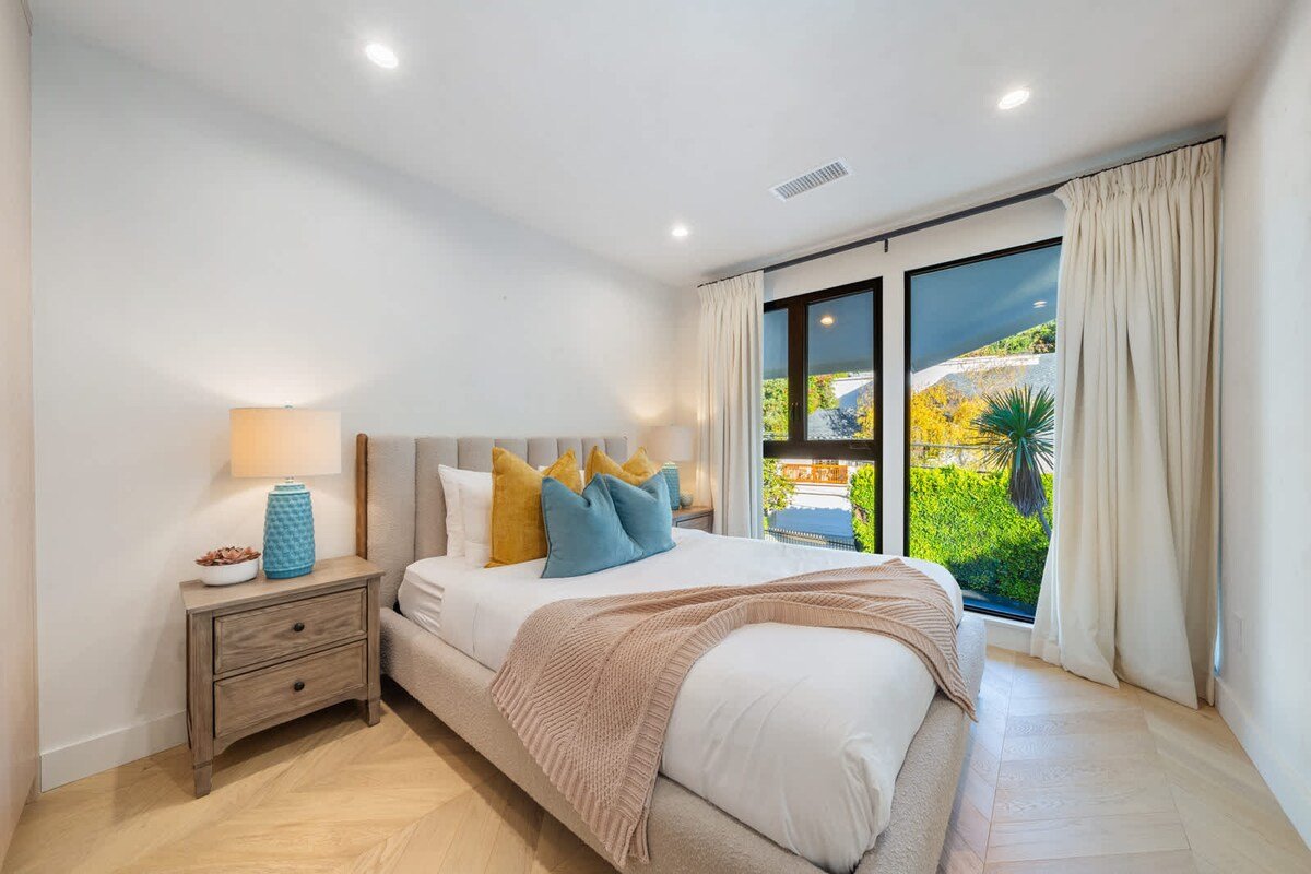 Beverly Hills 3 BR Retreat w/ Pool gallery image 4