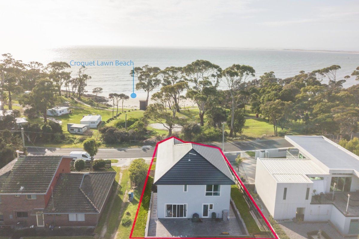 Beach House on Bentley gallery image 3