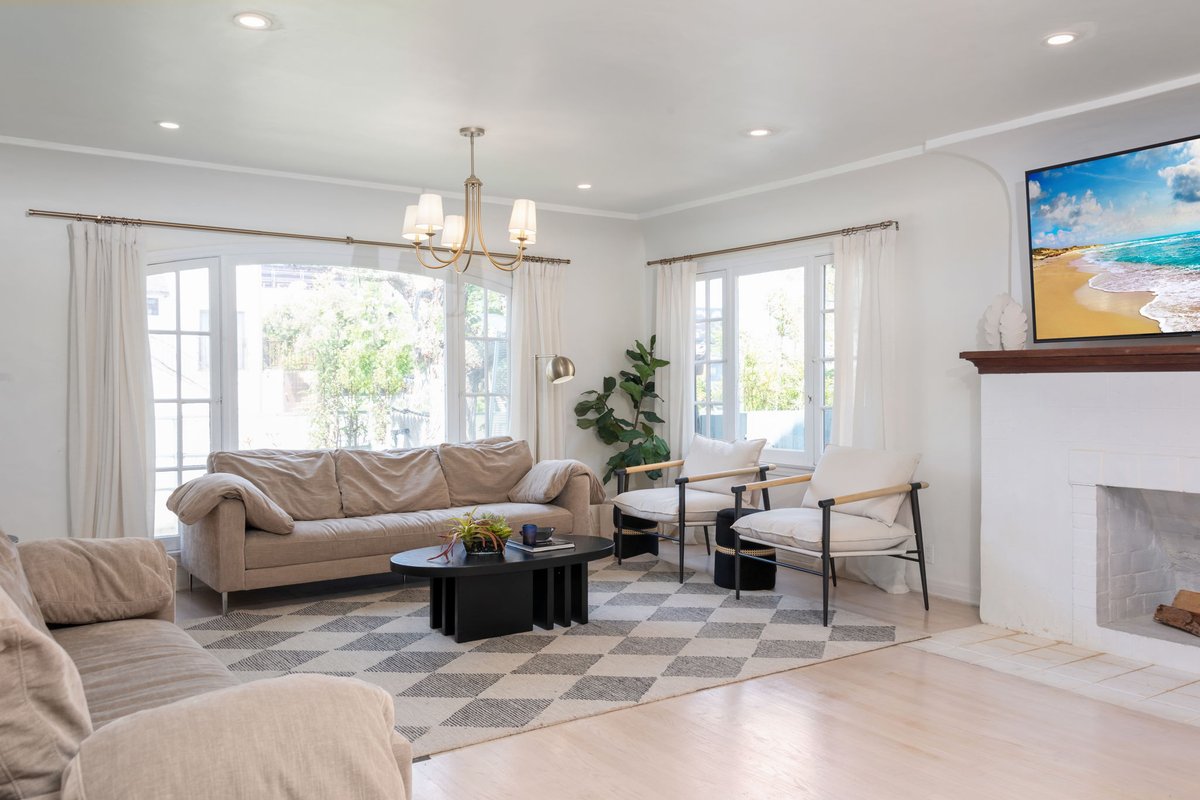 Duplex In Pico Robertson