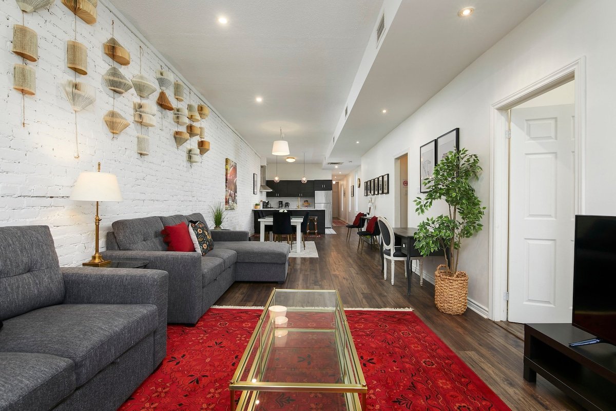 Luxe Loft:Large 3BR + 3 on-suite-Historic Plateau gallery image 5