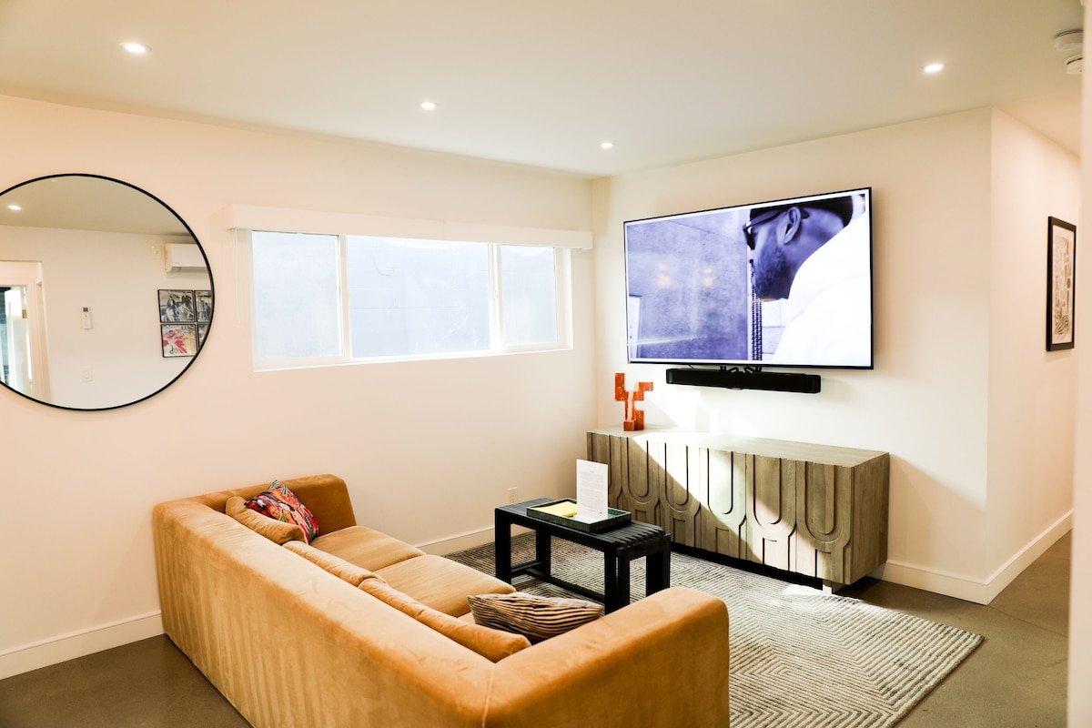 1 min walk to beach. Parking. Ocean View Rooftop gallery image 5